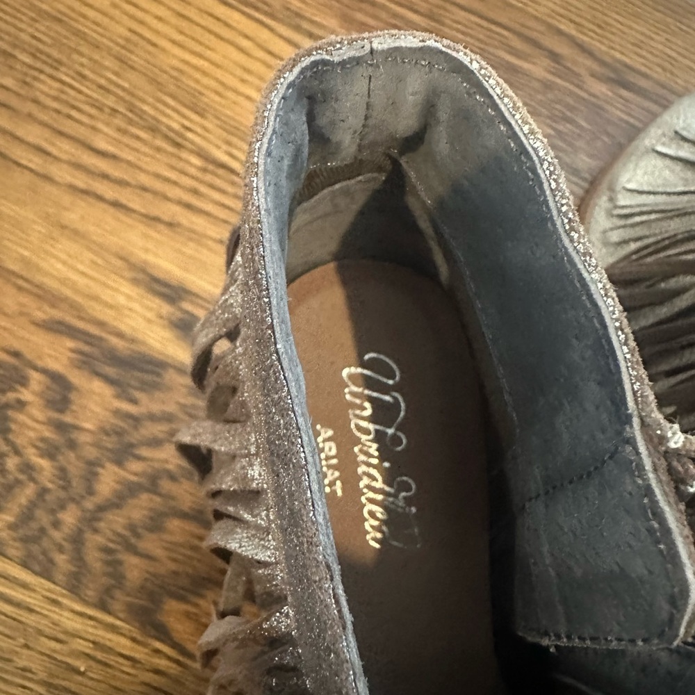 Ariat Unbridled Fringed Metallic Ankle Booties - Silver Size 8 Women’s - Picture 2 of 4